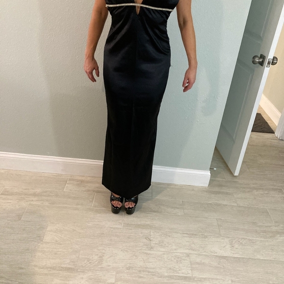 Gown - Picture 6 of 6